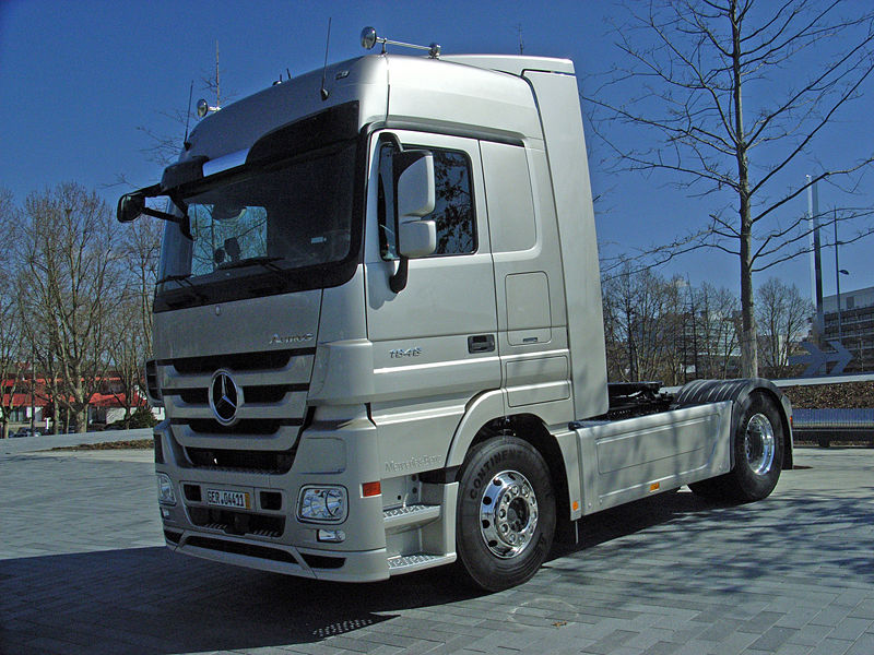 800px-Mercedes-Benz_Actros_1848_BlueTec_5-5.JPG