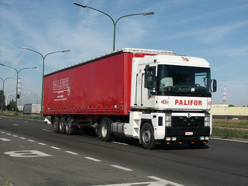 Renault_Magnum-Palifor_(B)-2004.jpg